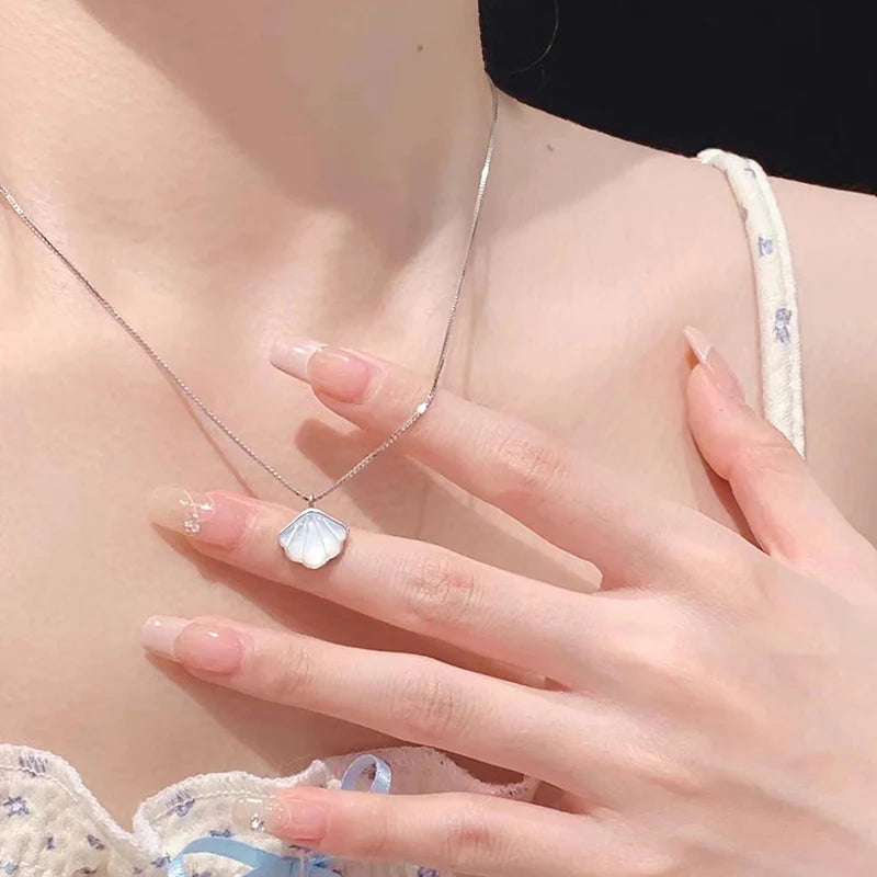 Elegant Silver Moonstone Shell Pendant Necklace with Clavicle Chain for Women and Girls - Sophisticated Jewelry Accessory Gift