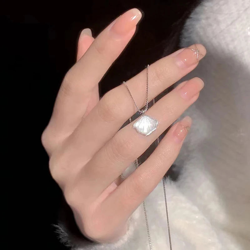 Elegant Silver Moonstone Shell Pendant Necklace with Clavicle Chain for Women and Girls - Sophisticated Jewelry Accessory Gift